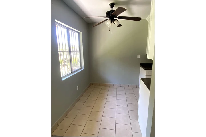 $1700 : Lynwood-Apt 1 Rec/1bano image 5