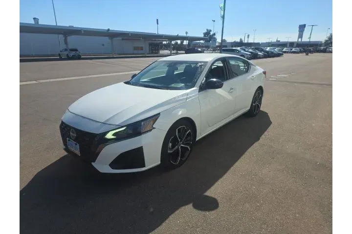 $21800 : Nissan Altima 2023 2.5 SR 4d image 3