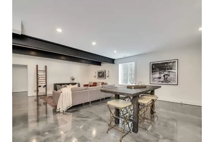 Beautiful Floor Epoxy - Garage image 5
