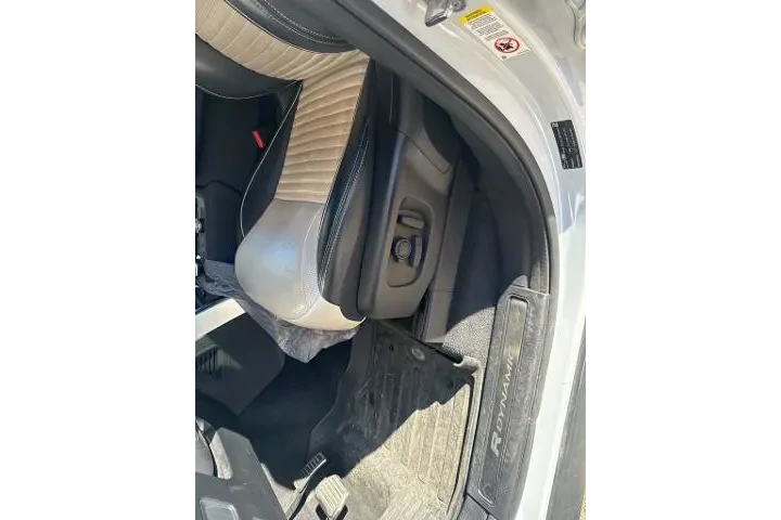 $38627 : Land Rover Discovery 2023 AW image 7