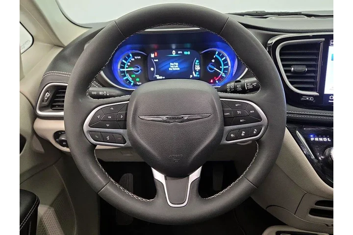 $29998 : Chrysler Pacifica Plug-In Hy image 10