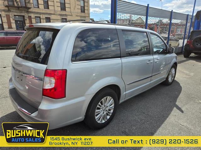 $6995 : Used 2012 Town & Country 4dr image 4