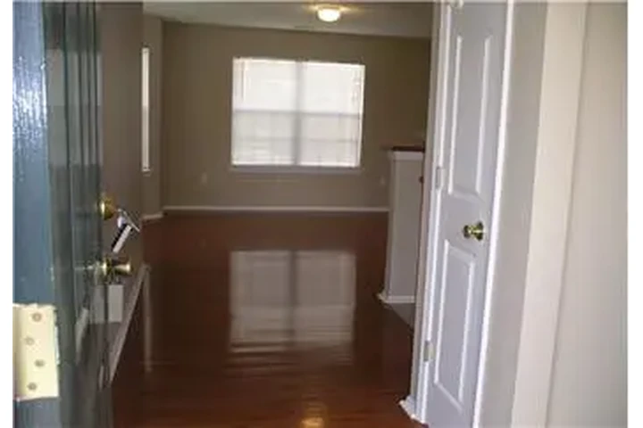 $1900 : Rental property with 3 bedro image 2