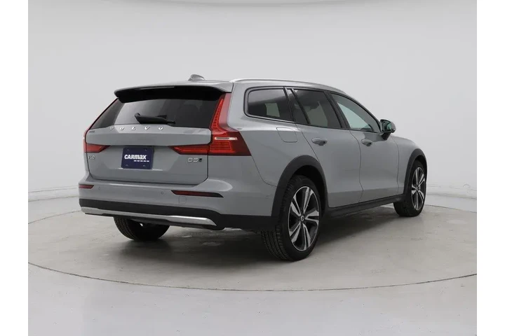 $38998 : Volvo V60 Cross Country 2025 image 8