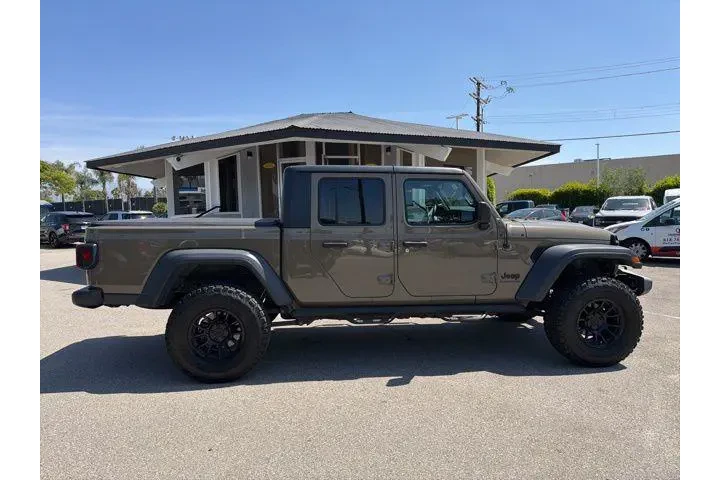 $29345 : Jeep Gladiator 2020 4x4 Spor image 8