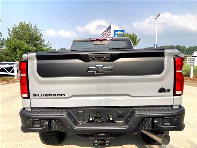 2024 Silverado 2500HD ZR2 Cre image 10