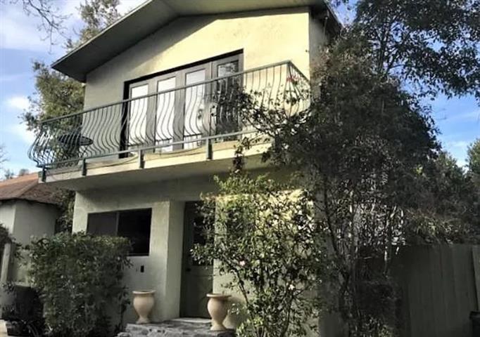 $1100 : HOUSE RENT IN Encino CA image 1
