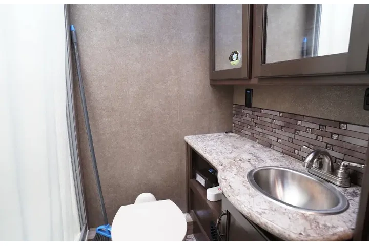 $80000 : RV Thor 28z image 8