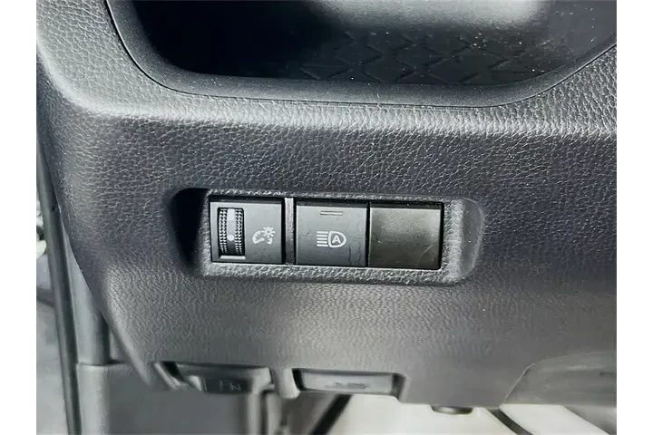 $27500 : Toyota RAV4 2024 LE 4dr SUV image 10