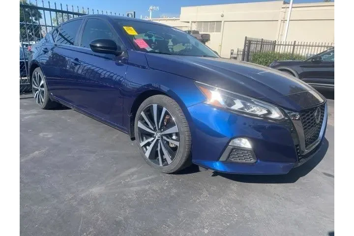 $23900 : Nissan Altima 2022 2.5 SR 4d image 2