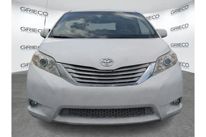 $4997 : Toyota Sienna 2012 LE 7-Pass image 2