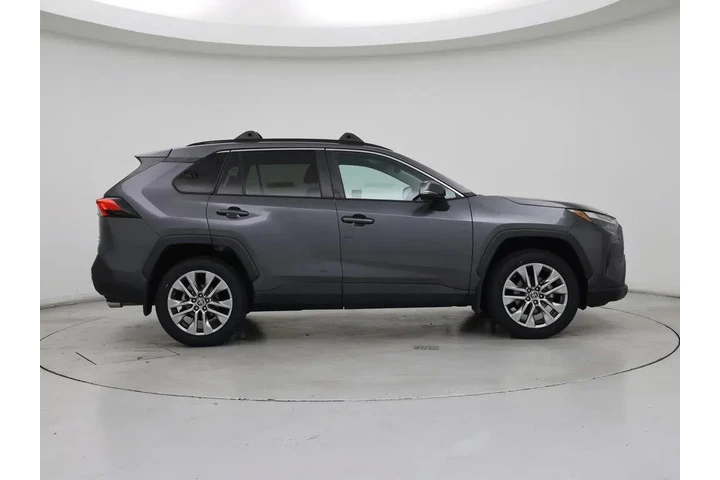 $31998 : Toyota RAV4 2022 AWD XLE Pre image 7