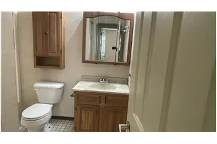 $850 : Rental property with 2 bedro image 9
