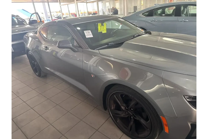 $23185 : Chevrolet Camaro 2020 LT 2dr image 4