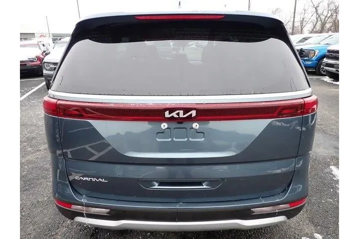 $30887 : Kia Carnival 2024 EX 4dr Min image 7