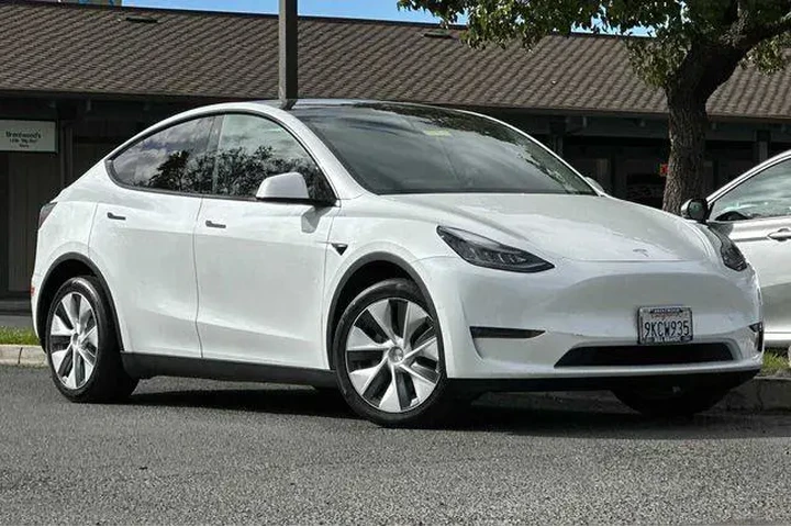 $28080 : Tesla Model Y 2020 AWD Long image 2