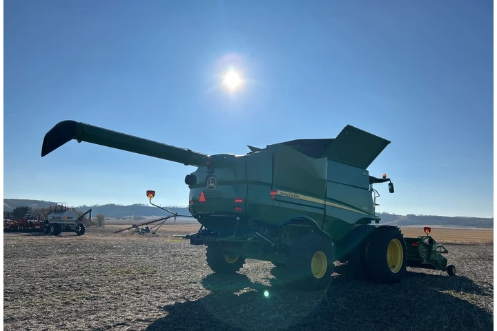 $150000 : Cosechadora John Deere S670 image 2