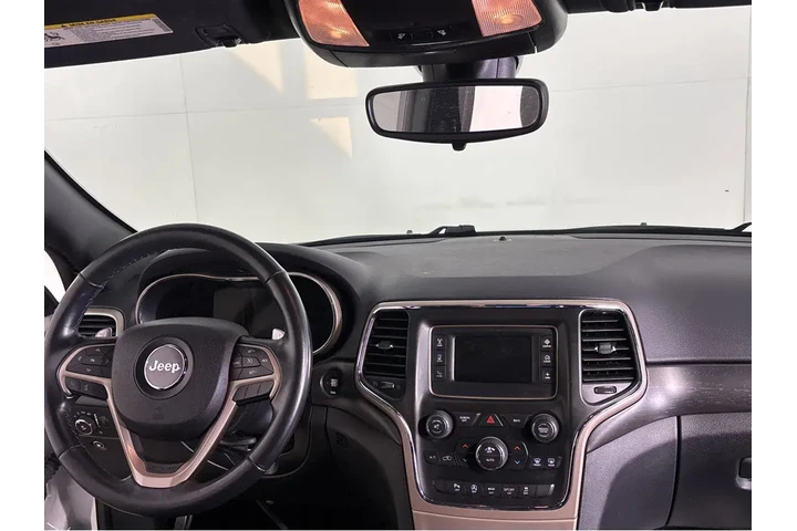 $15000 : 2017 Grand Cherokee Laredo image 4