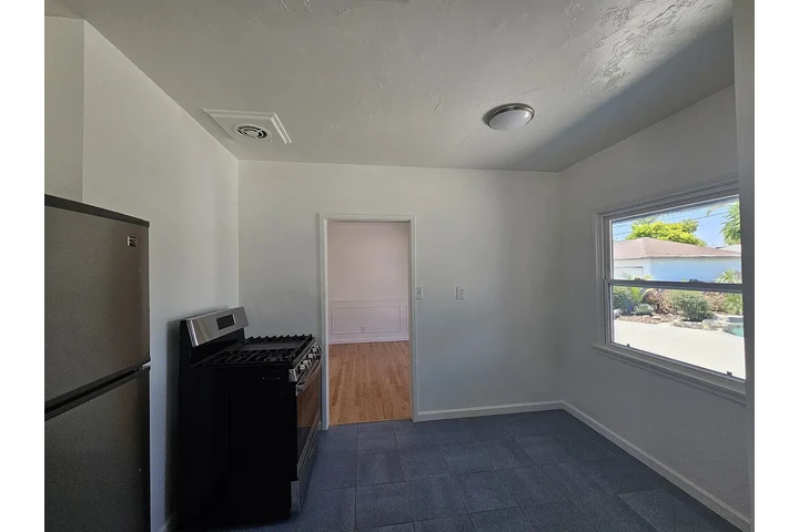$1700 : CASA NUEVA EN RENTA@Burbank,CA image 5