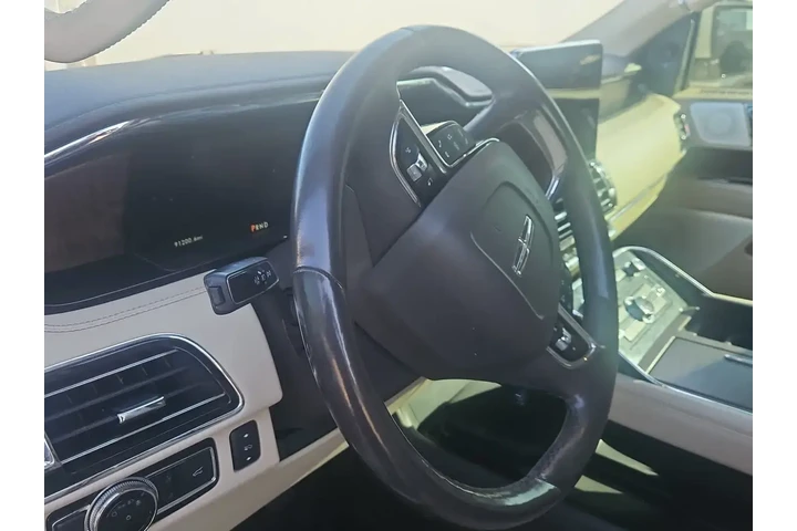 $37500 : Lincoln Navigator L 2021 4x4 image 2