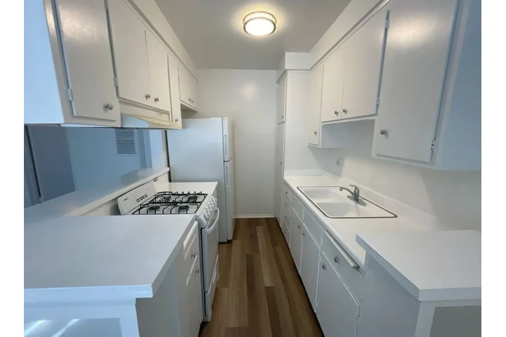 $1550 : 1 Bedroom Apt in Inglewood image 5