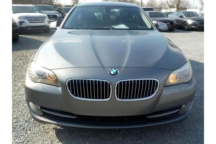 $10206 : 2011 5-Series 528i image 8