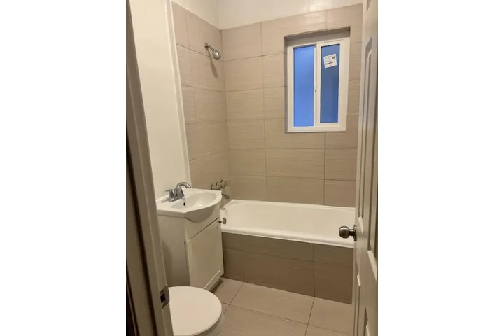 $800 : Busco compañera de cuarto image 3