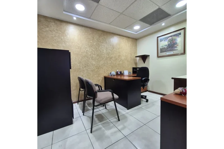 $406000 : Clínica amplia en Venta image 4