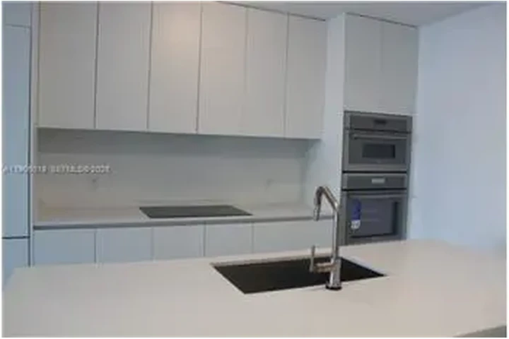 $10200 : Rental property with 3 bedro image 6