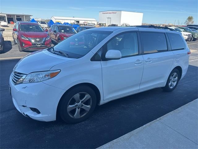 $9990 : Pre-Owned 2013 Sienna LE 8 Pa image 2