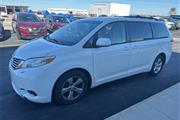 $9990 : Pre-Owned 2013 Sienna LE 8 Pa thumbnail