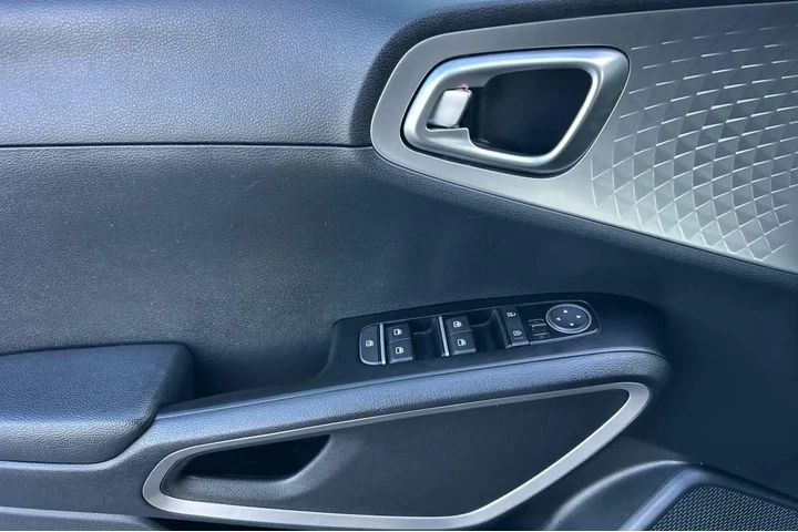 $16981 : Kia Soul 2023 LX 4dr Crossov image 10