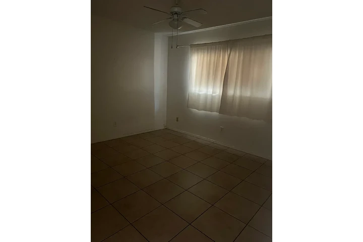 $1400 : Downey 3 & 2 Available image 6