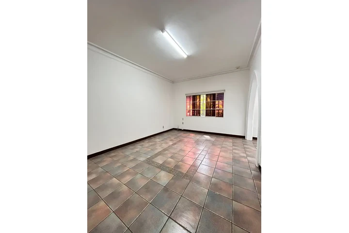 $3300 : Casa para Oficinas en Alquiler image 4