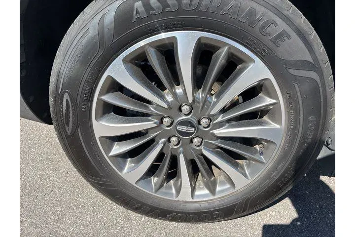 $18499 : Lincoln Nautilus 2020 4dr St image 8