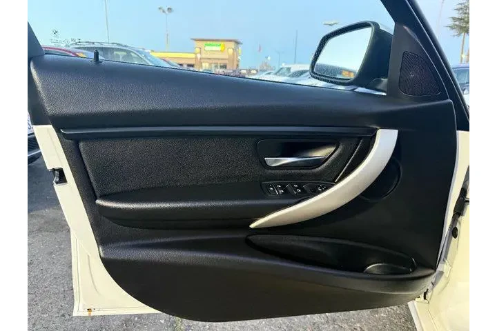 $16668 : BMW 3 Series 2018 320i 4dr S image 9