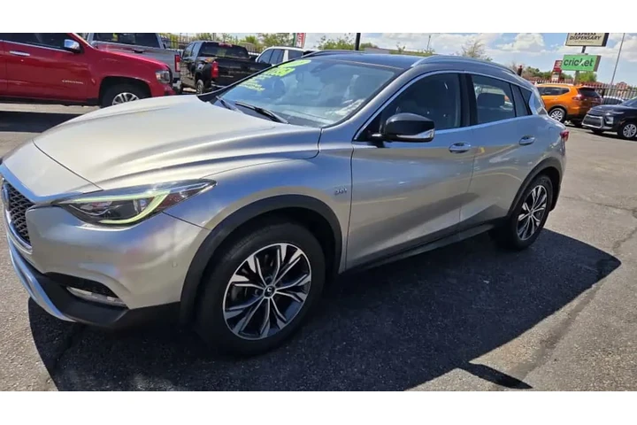2018 INFINITI QX302018 INFINI image 4