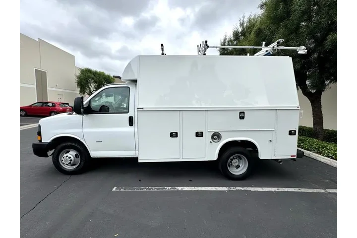 2022 Express G3500 image 5