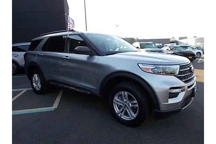 $31996 : Ford Explorer 2022 AWD XLT 4 image 2