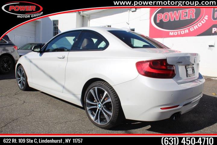 $25900 : Used  BMW 2 Series 2dr Cpe 228 image 5