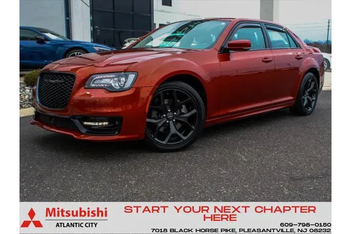 $31990 : Chrysler 300 2021 S V8 4dr S image 1
