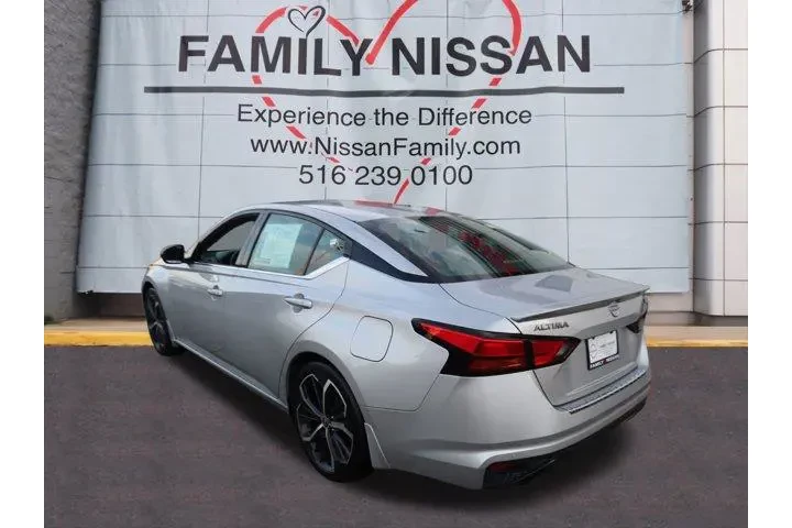 $25109 : Nissan Altima 2023 2.5 SR 4d image 6