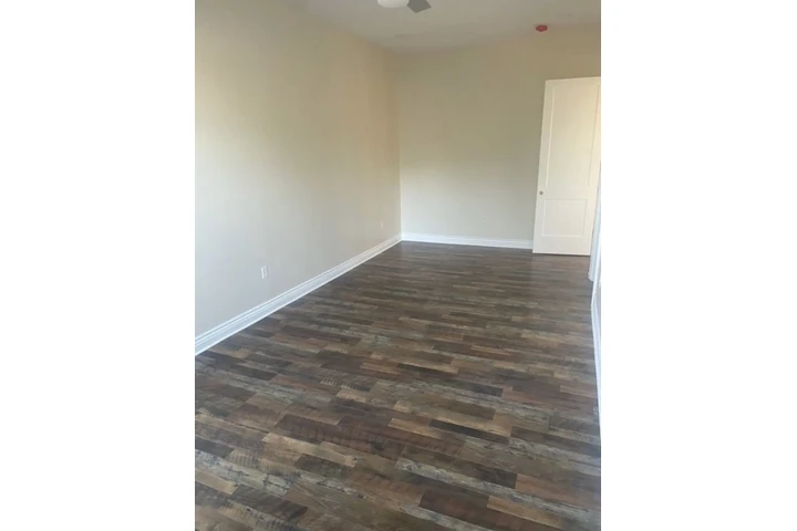 $1700 : Rent image 6