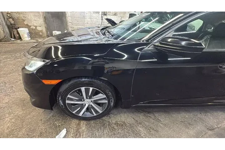 $15929 : Honda Civic 2018 LX 4dr Seda image 9