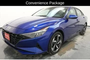 $19112 : Hyundai ELANTRA 2023 SEL 4dr thumbnail