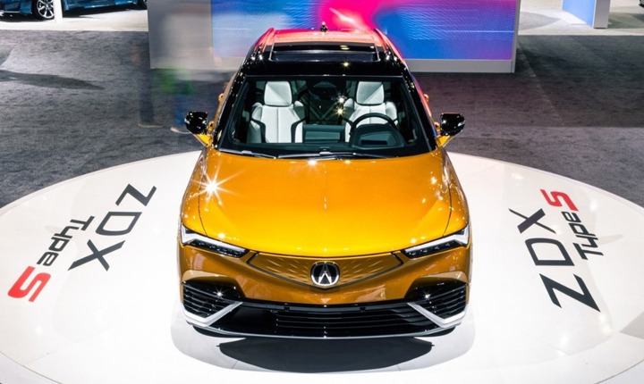 Auto nuevo en exhibición