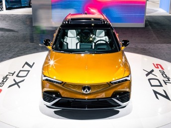 Auto nuevo en exhibición