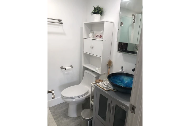 $850 : Rento cuarto. MUJER baño priva image 5