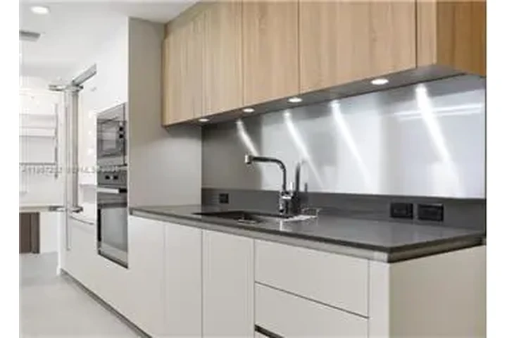 $12000 : Rental property with 3 bedro image 4