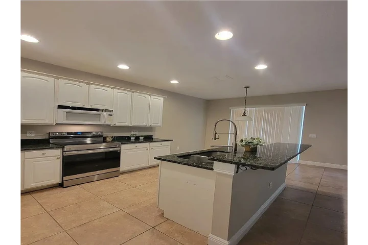 $900 : charming 2-bedroom 1-bed image 5